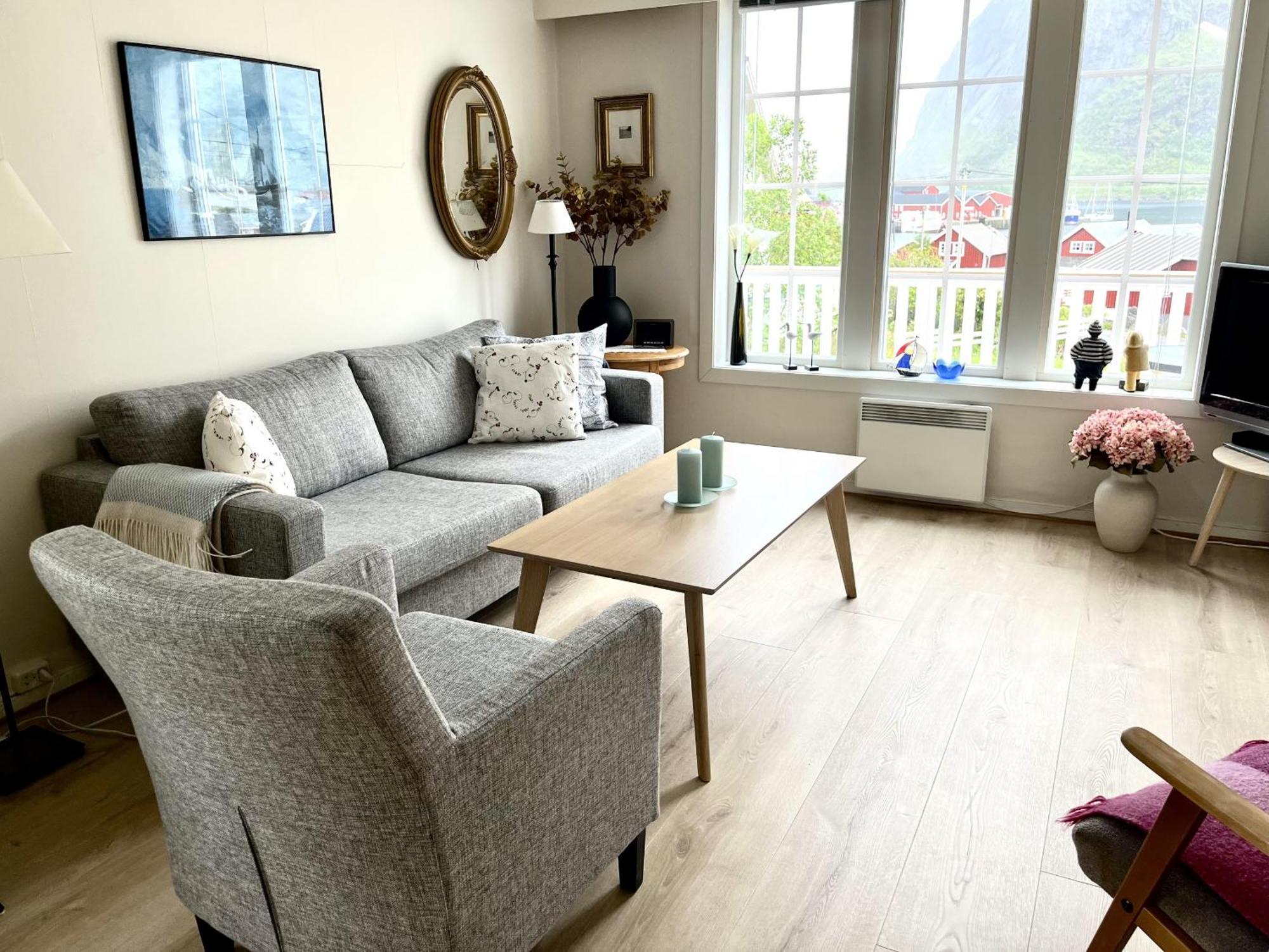 Koselig Nyrestaurert Hus Med Flott Utsikt! Villa Reine Eksteriør billede