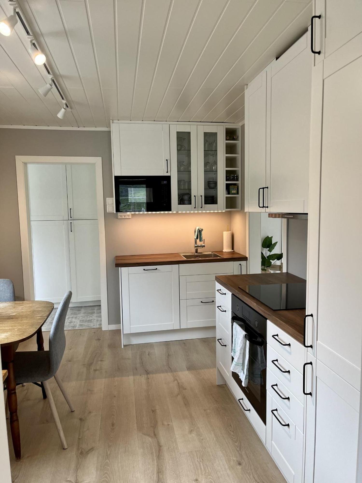 Koselig Nyrestaurert Hus Med Flott Utsikt! Villa Reine Eksteriør billede