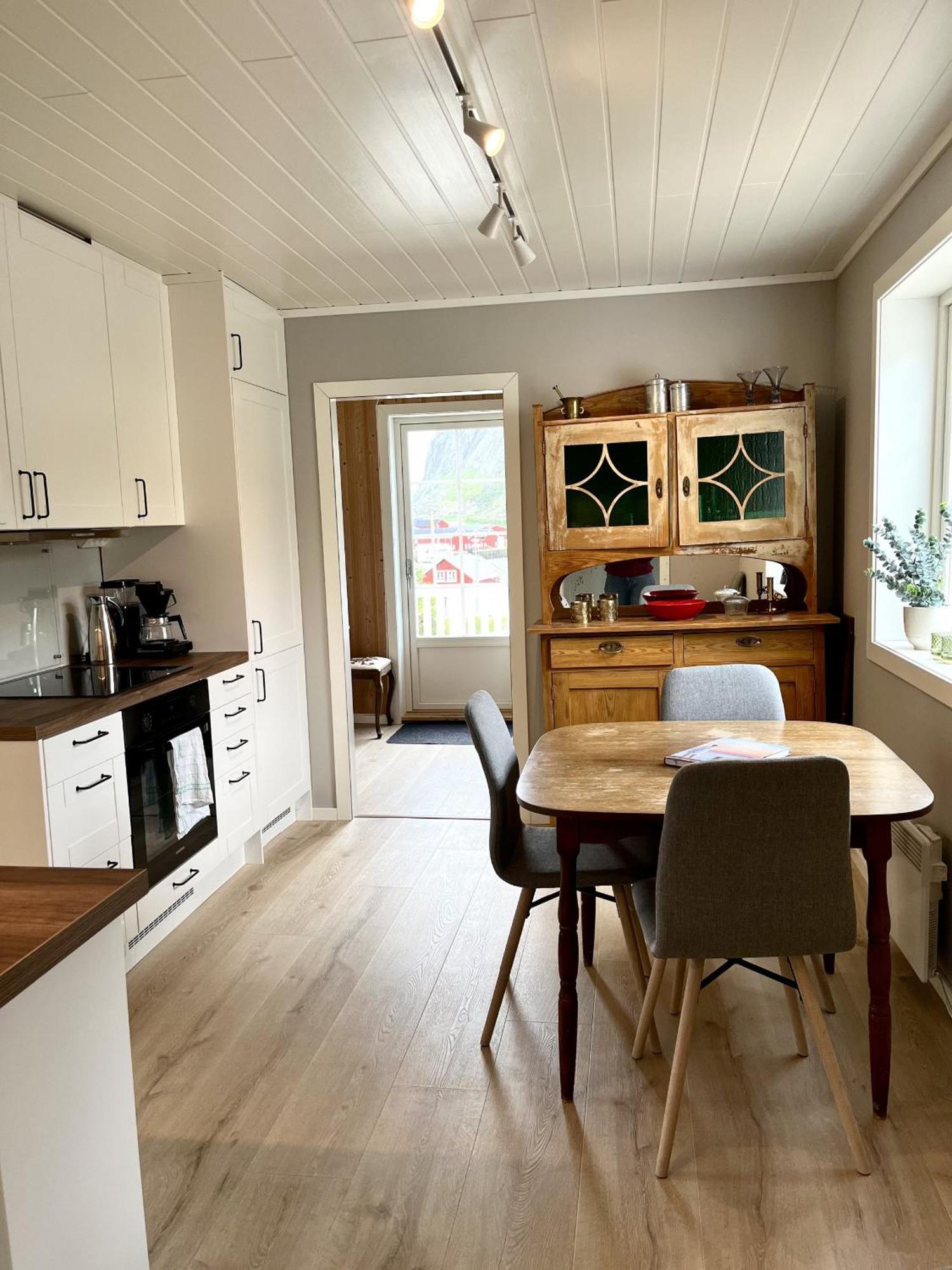 Koselig Nyrestaurert Hus Med Flott Utsikt! Villa Reine Eksteriør billede